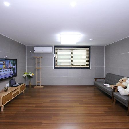 Uljin Blue Ara Cd Pension Exterior photo