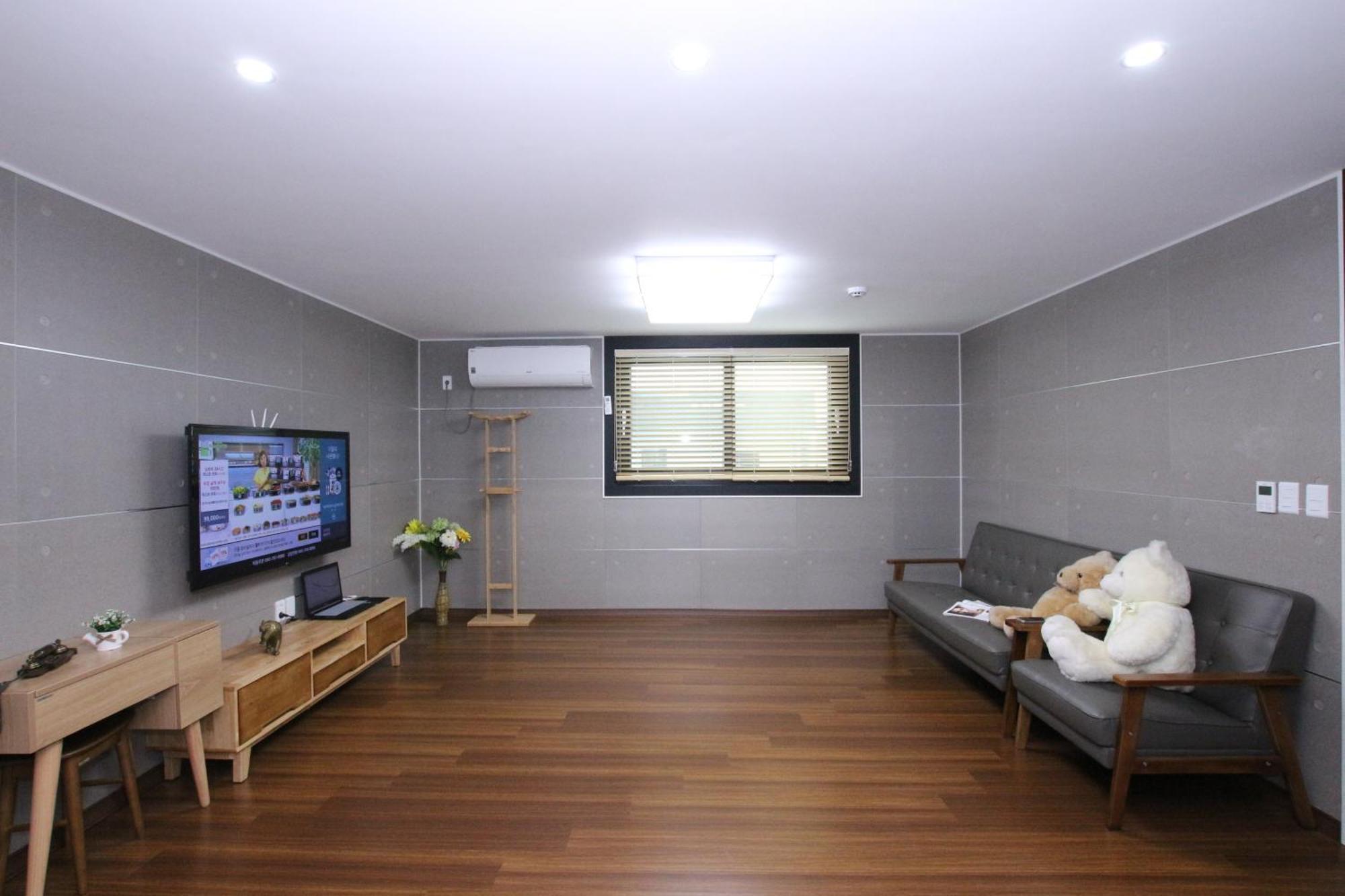 Uljin Blue Ara Cd Pension Room photo