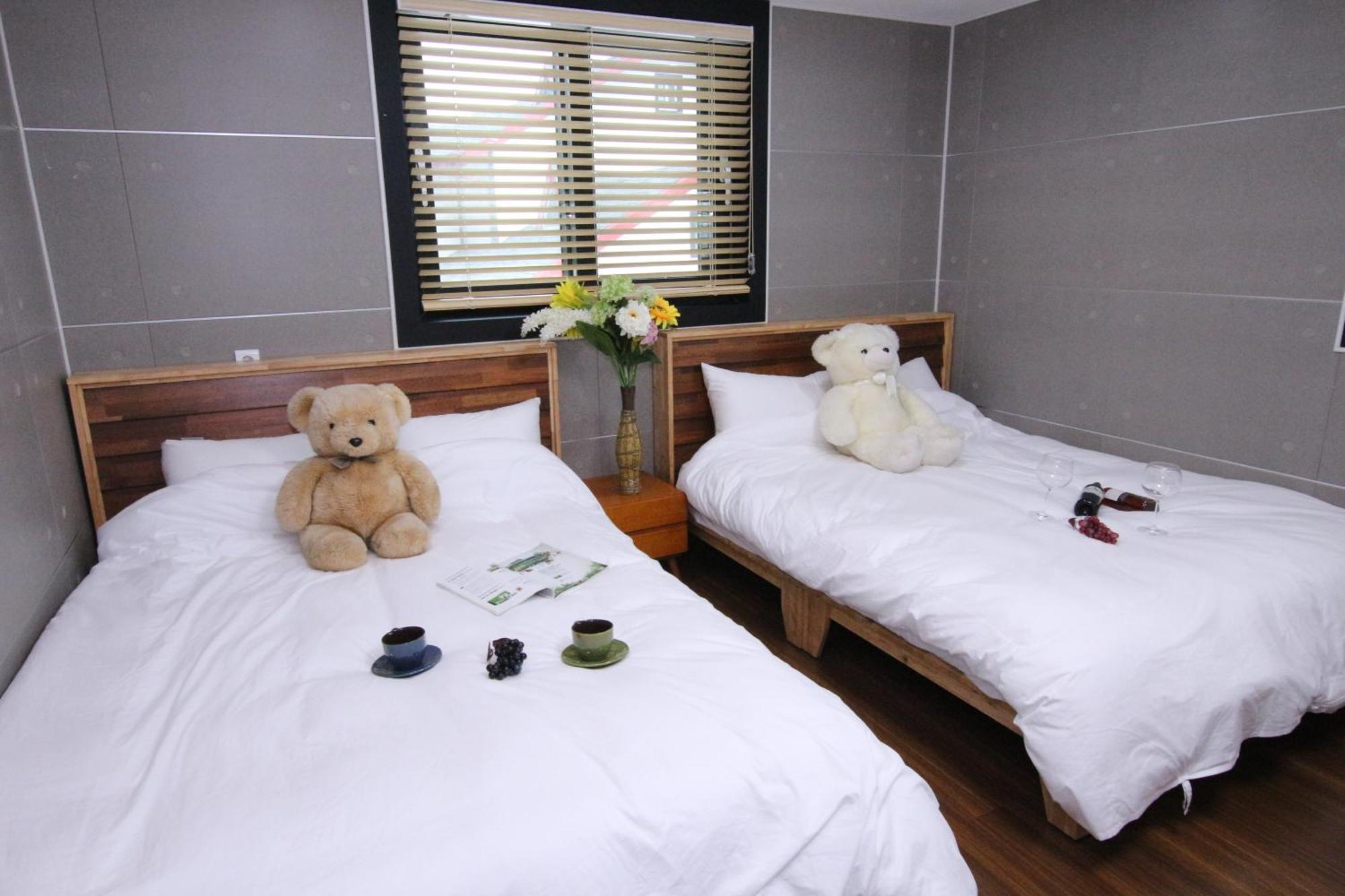 Uljin Blue Ara Cd Pension Room photo