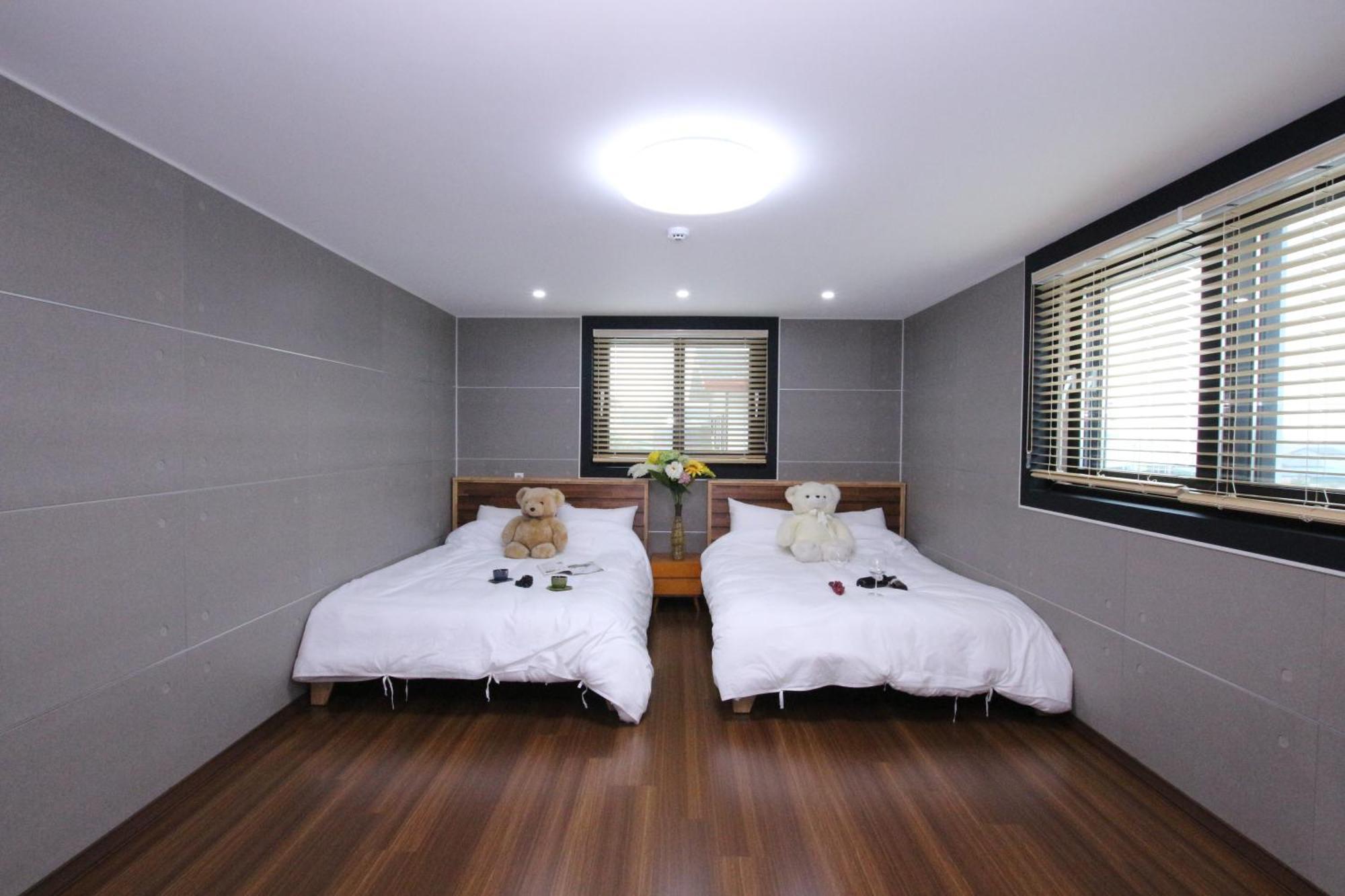 Uljin Blue Ara Cd Pension Room photo